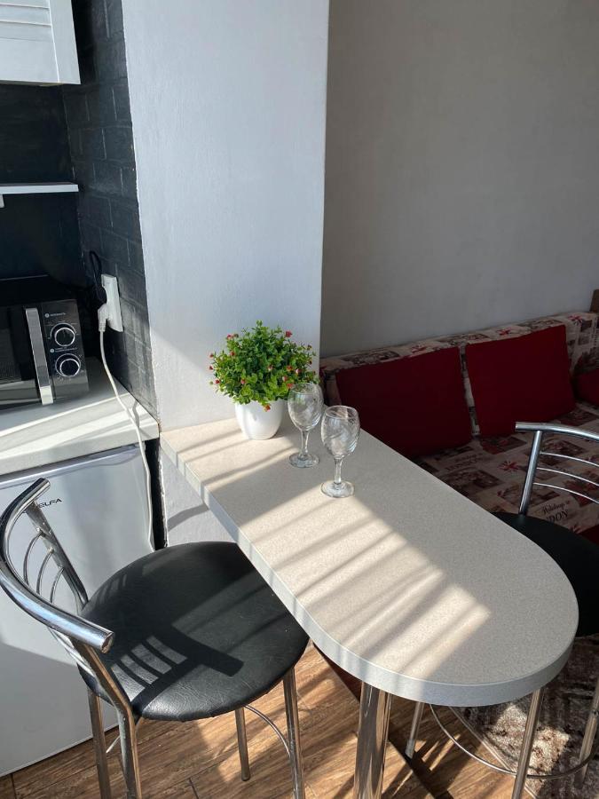 Well Located Studio - Yaroslavska Str. 21 Apartment Kharkiv Bagian luar foto