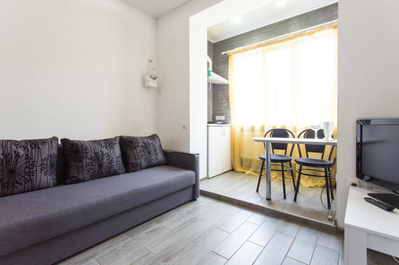 Well Located Studio - Yaroslavska Str. 21 Apartment Kharkiv Bagian luar foto