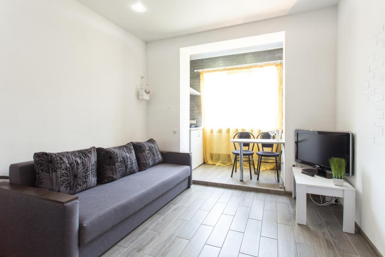 Well Located Studio - Yaroslavska Str. 21 Apartment Kharkiv Bagian luar foto